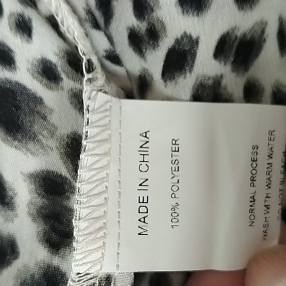 Simplee Plus Step Into Romper Abstract Animal Print 3X - Picture 11 of 12